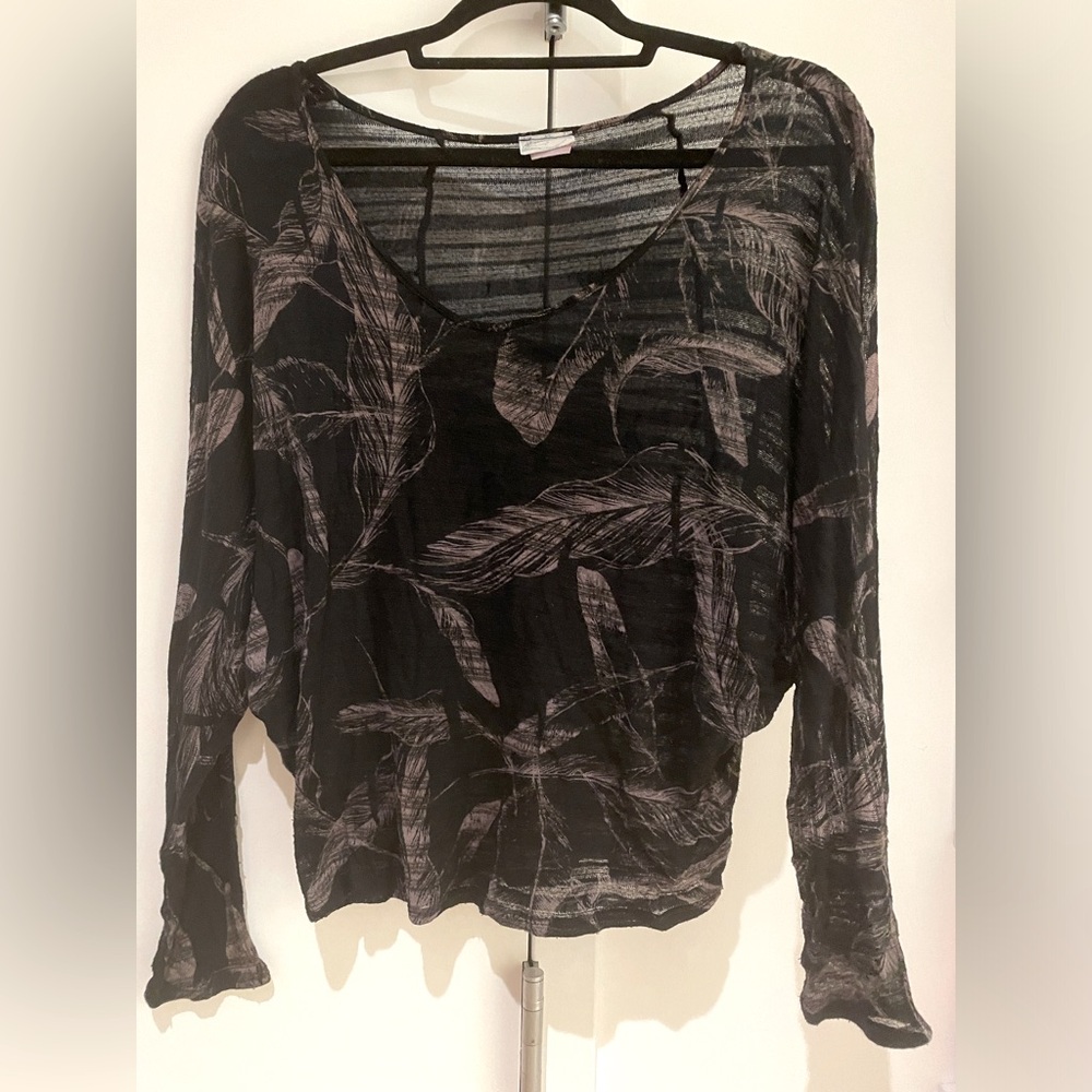 Sheer Sml Scoop Neck Freeloader 3/4 Sweater Black w/ Tan Feathers